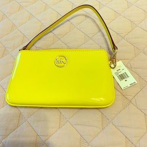 Michael Kors Fulton wristlet
